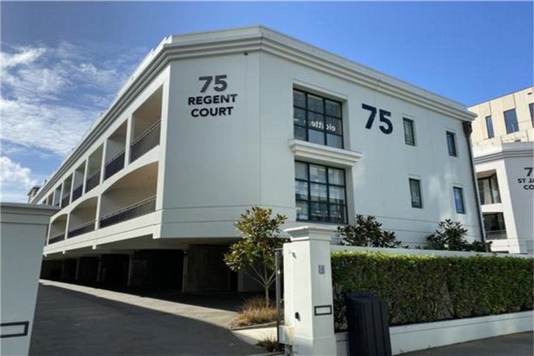 Photo of property in Regent Courts, 3/75 Gloucester Street, Christchurch Central, Christchurch, 8013