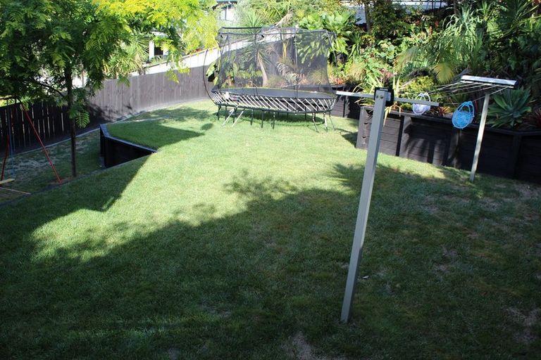 Photo of property in 23 Eastcliffe Road, Castor Bay, Auckland, 0620