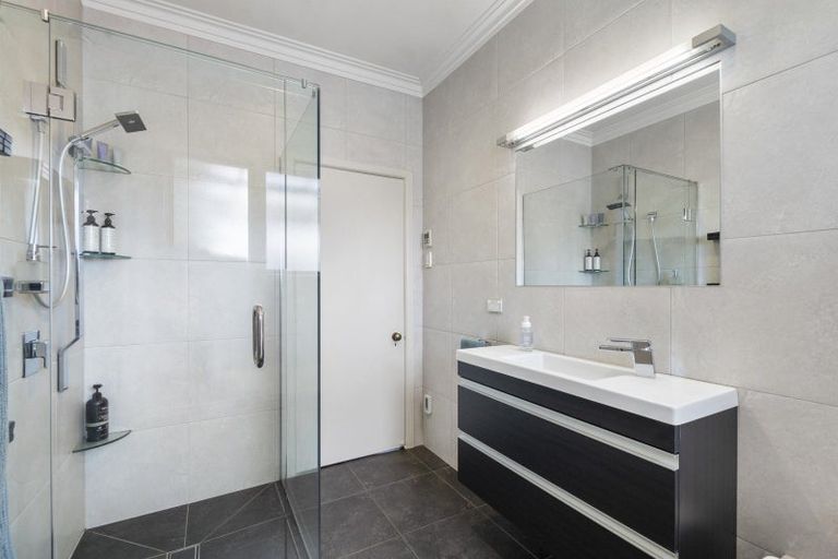 Photo of property in 19 Cremorne Avenue, Hokowhitu, Palmerston North, 4410