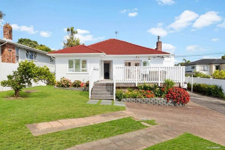 Photo of property in 98 Lynwood Road, New Lynn, Auckland, 0600