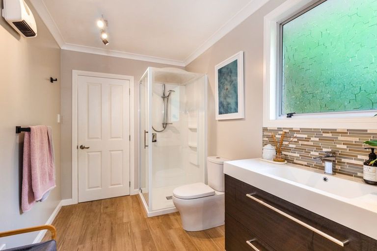 Photo of property in 5 Weka Road, Waipahihi, Taupo, 3330