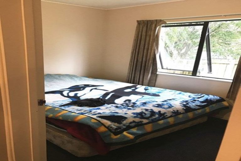 Photo of property in 2/90 Shifnal Drive, Randwick Park, Auckland, 2105