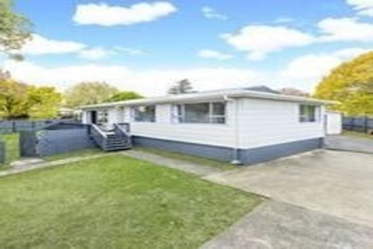 Photo of property in 14 Chantal Place, Red Hill, Papakura, 2110