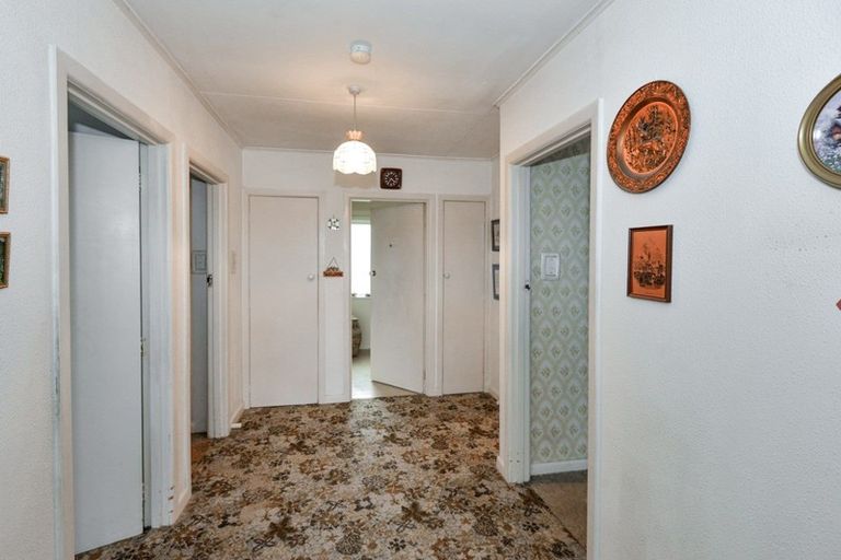 Photo of property in 443 Dalcross Street, Mayfair, Hastings, 4122