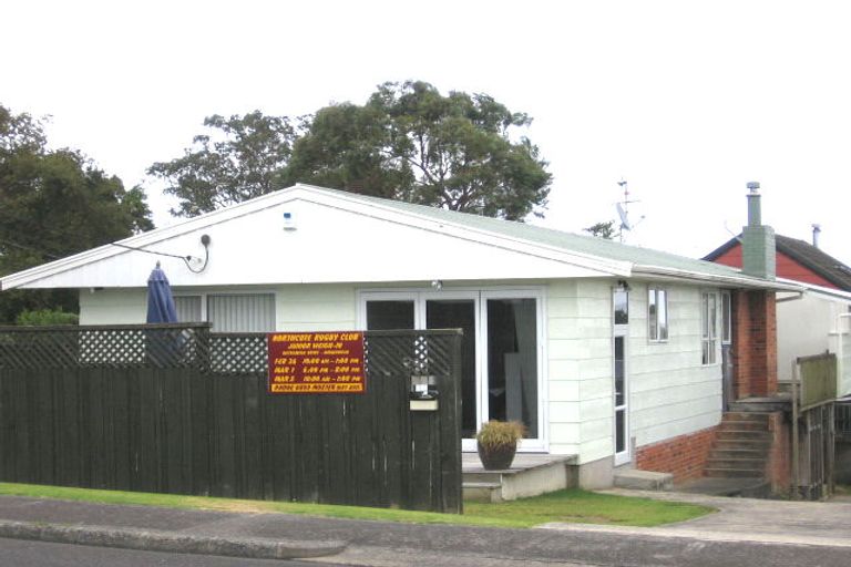 Photo of property in 1/292 Rangatira Road, Beach Haven, Auckland, 0626