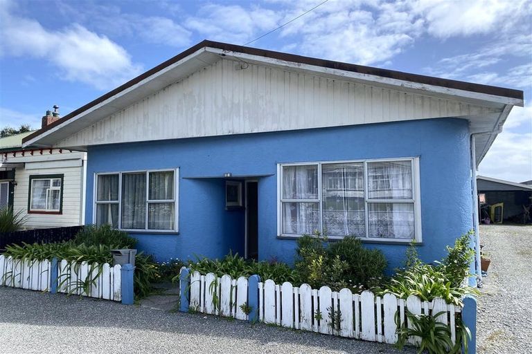 Photo of property in 102 Alexander Street, Greymouth, 7805