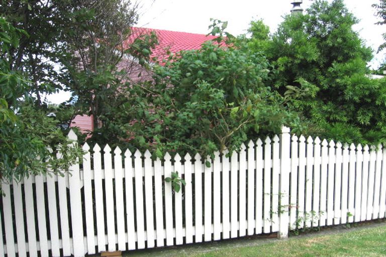 Photo of property in 237 Te Atatu Road, Te Atatu South, Auckland, 0610