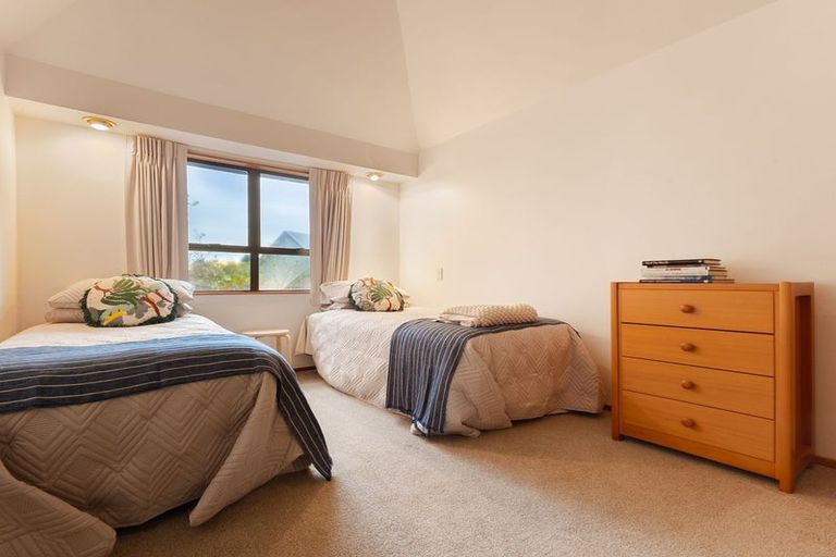 Photo of property in 10 Edgewater Street, Waikanae, 5036