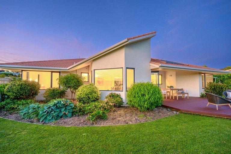 Photo of property in 6 Coutts Place, Mapua, 7005