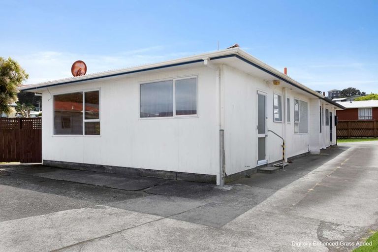 Photo of property in 15a Naumai Place, Spotswood, New Plymouth, 4310