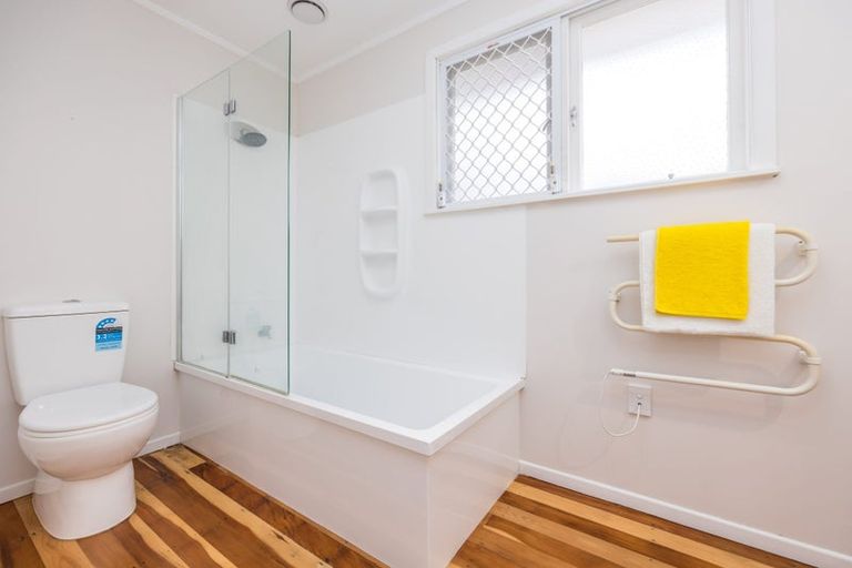 Photo of property in 454 Don Buck Road, Massey, Auckland, 0614