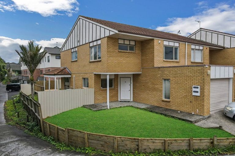 Photo of property in 1/17 Charlenne Close, Ranui, Auckland, 0612