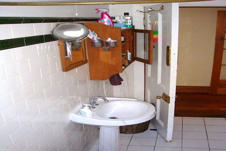 Photo of property in 44 Rolleston Street, Mount Cook, Wellington, 6021