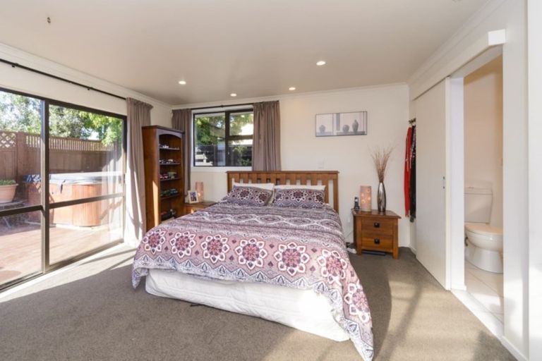 Photo of property in 108 Benmore Avenue, Cloverlea, Palmerston North, 4412