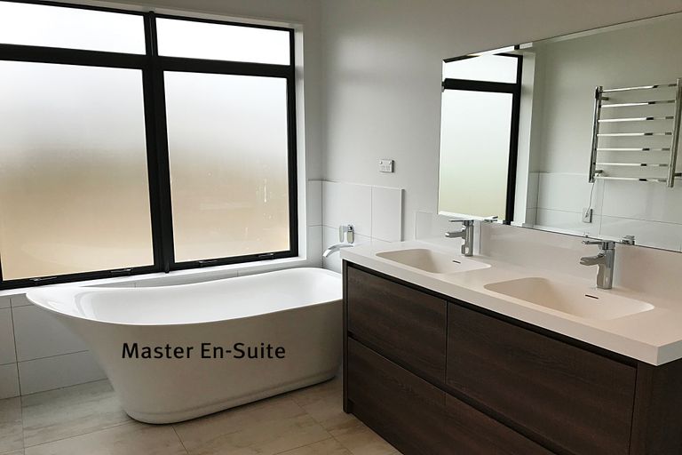 Photo of property in 13 Mclachlan Way, Pokeno, 2471