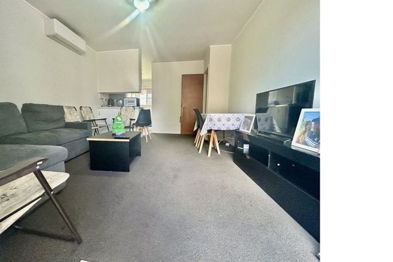 Photo of property in 4/318 Te Atatu Road, Te Atatu South, Auckland, 0610