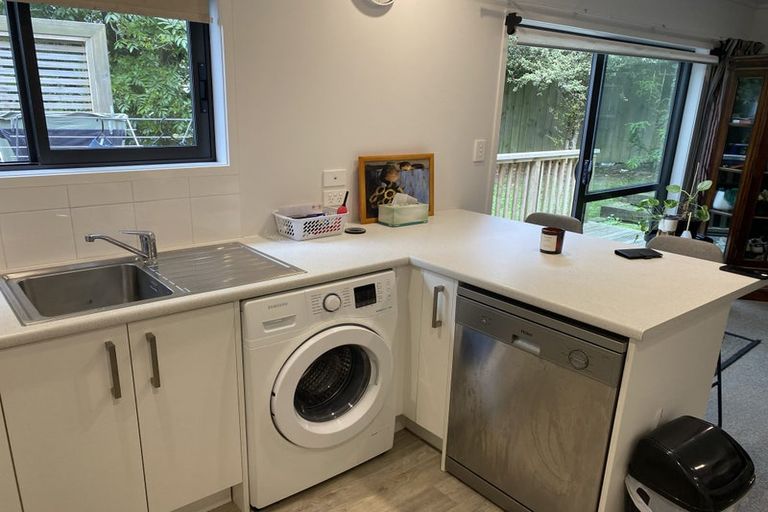 Photo of property in 57 Sunvue Road, Glen Eden, Auckland, 0602