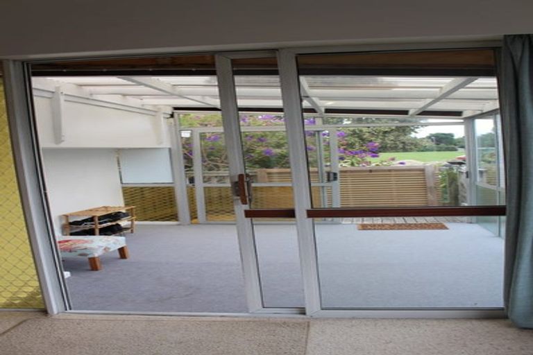 Photo of property in 28 Weka Road, Raumati Beach, Paraparaumu, 5032