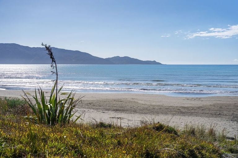 Photo of property in 116 Tutere Street, Waikanae Beach, Waikanae, 5036