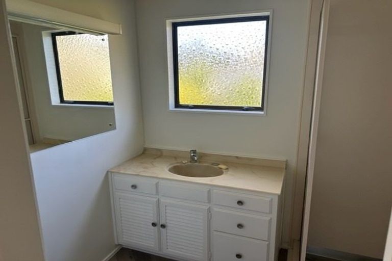 Photo of property in 111 Stott Avenue, Birkdale, Auckland, 0626