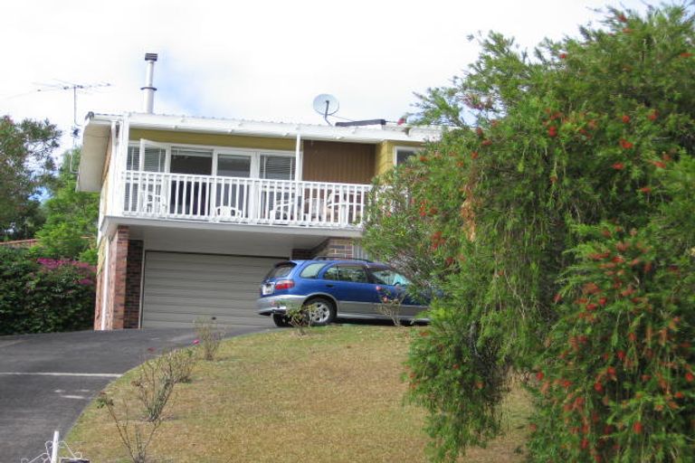 Photo of property in 14 Barron Drive, Green Bay, Auckland, 0604