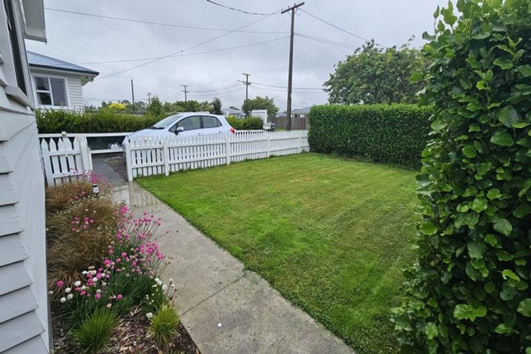 Photo of property in 10 Truby King Street, Merrilands, New Plymouth, 4312