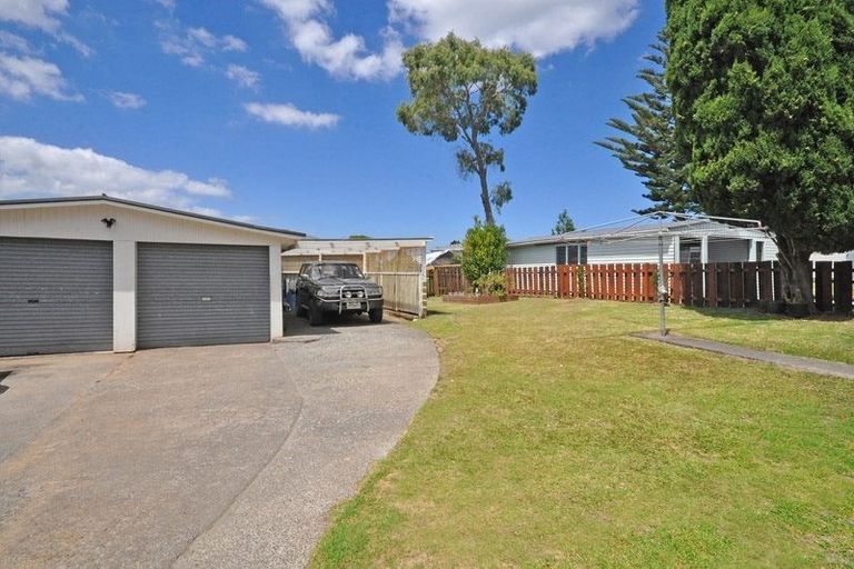 Photo of property in 22 Sunvue Road, Glen Eden, Auckland, 0602