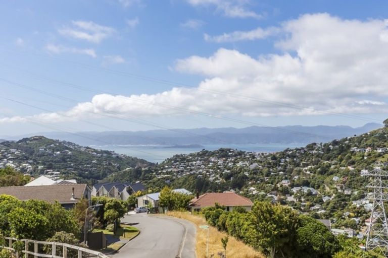 Photo of property in 1 Chequers Way, Crofton Downs, Wellington, 6035