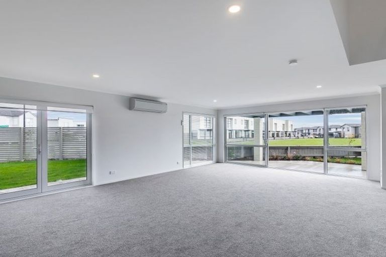 Photo of property in 12 Huke Lane, Takanini, 2112