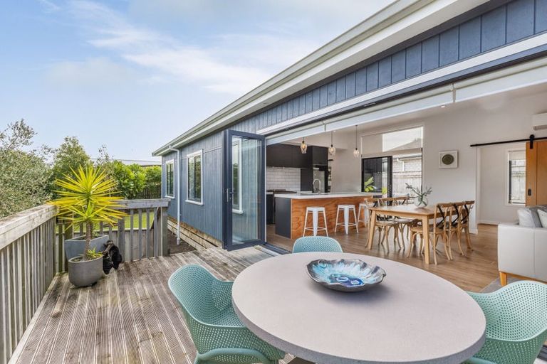 Photo of property in 9 Tauhou Place, Waikanae, 5036