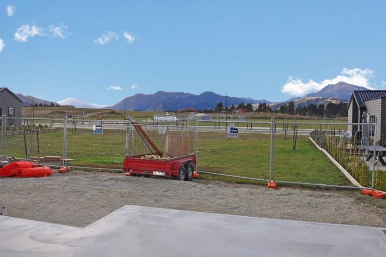 Photo of property in 42 Obelisk Street, Wanaka, 9305