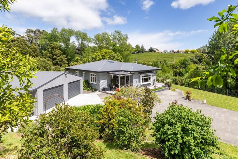 Photo of property in 137 Tauroa Road, Havelock North, 4130