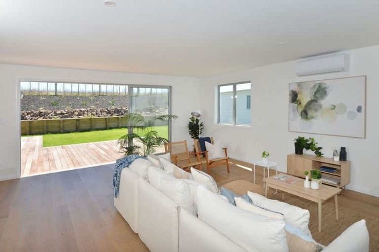 Photo of property in 70 Stace Hopper Drive, One Tree Point, 0118