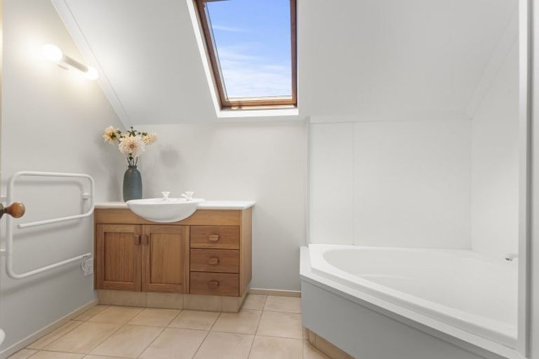 Photo of property in 28 Ihaka Street, Hokowhitu, Palmerston North, 4410