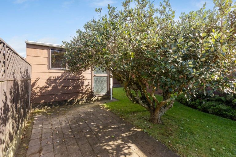 Photo of property in 14 Poplar Grove, Whalers Gate, New Plymouth, 4310
