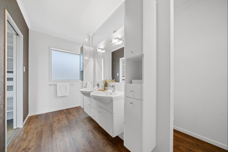 Photo of property in 5b Tupuhi Place, Highlands Park, New Plymouth, 4312