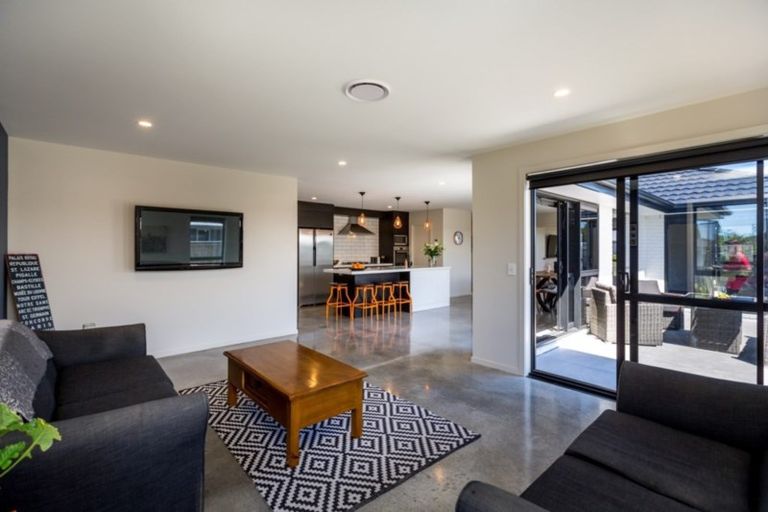 Photo of property in 10 Honeyfield Drive, Whalers Gate, New Plymouth, 4310