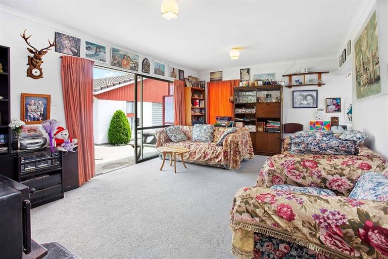 Photo of property in 7 Main North Road, Woodend, 7610