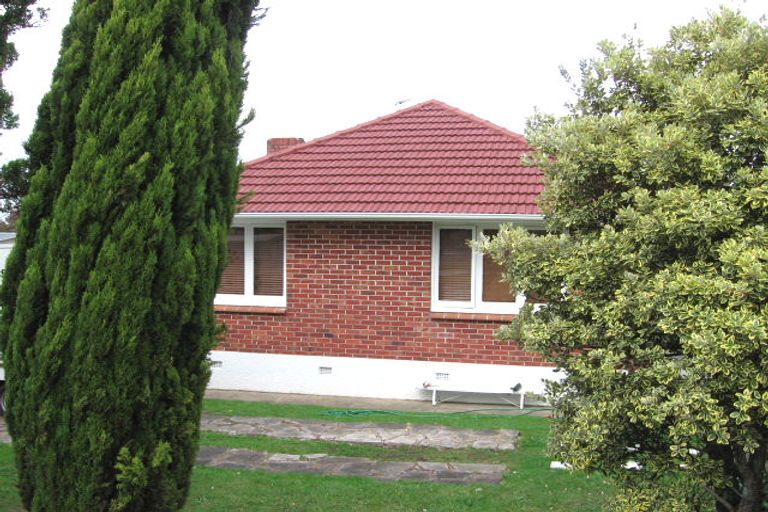 Photo of property in 235 Te Atatu Road, Te Atatu South, Auckland, 0610