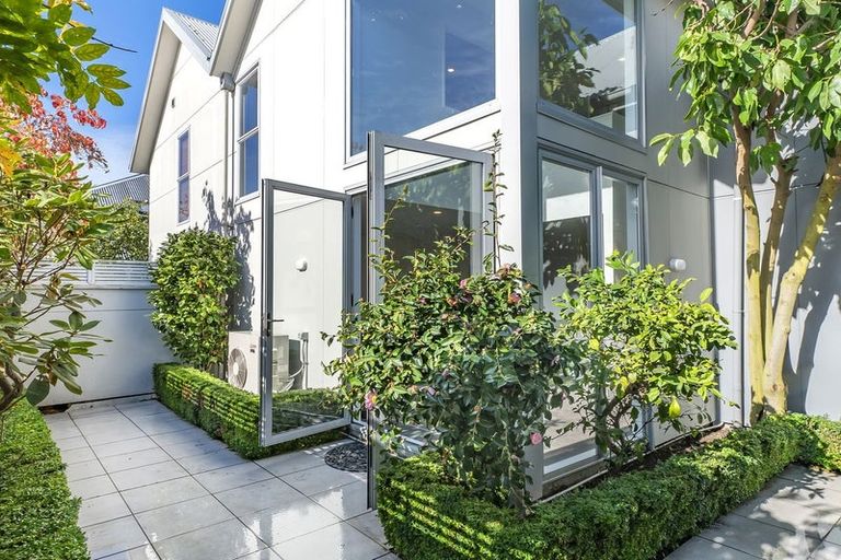 Photo of property in 4/1010 Colombo Street, St Albans, Christchurch, 8014