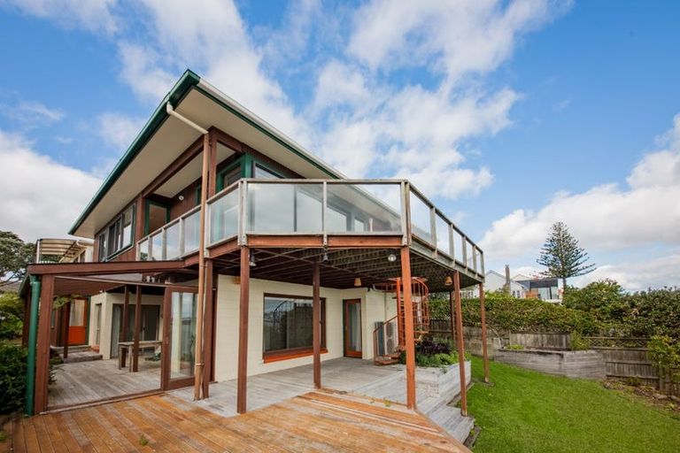 Photo of property in 106a Stanley Point Road, Stanley Point, Auckland, 0624