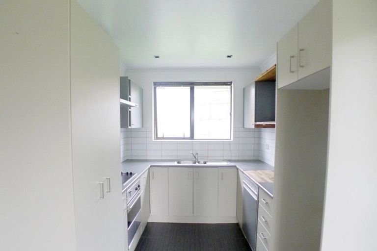 Photo of property in 9 Plumstead Rise, Glen Eden, Auckland, 0602