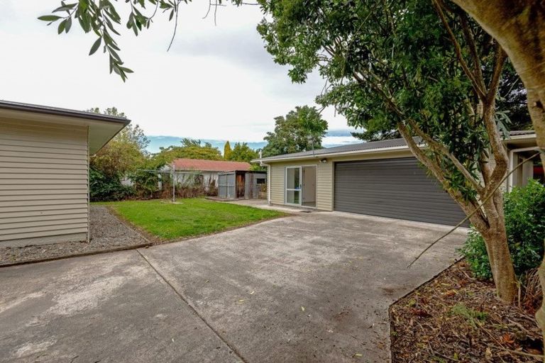 Photo of property in 11 Galway Avenue, Hokowhitu, Palmerston North, 4410