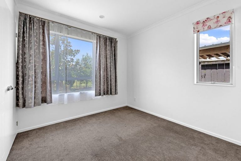 Photo of property in 587 Great South Road, Rosehill, Papakura, 2113