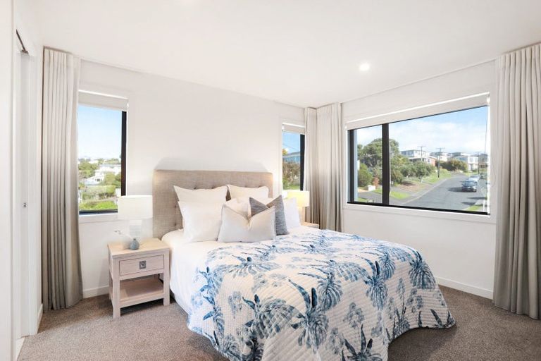 Photo of property in 1 Newhaven Terrace, Mairangi Bay, Auckland, 0630