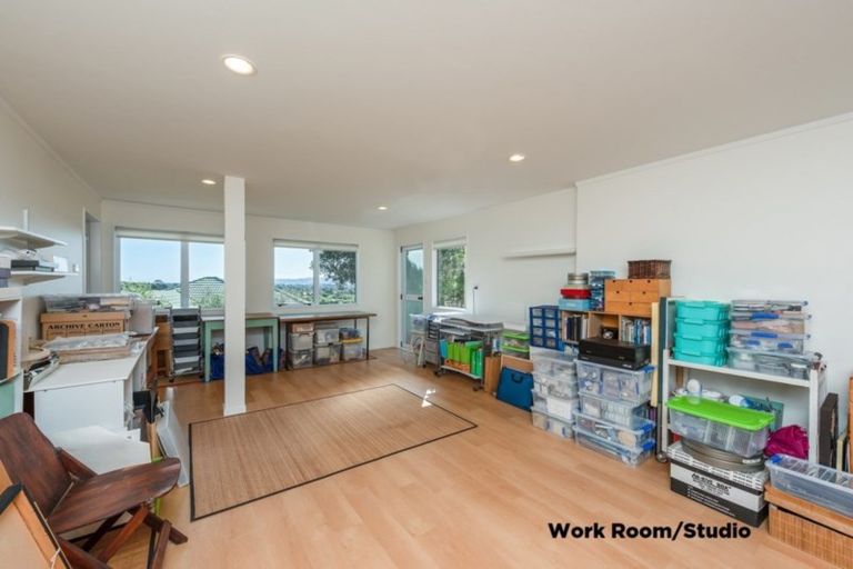 Photo of property in 58 Kakariki Grove, Waikanae, 5036