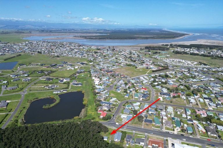 Photo of property in 29 Cousins Avenue East, Foxton Beach, Foxton, 4815