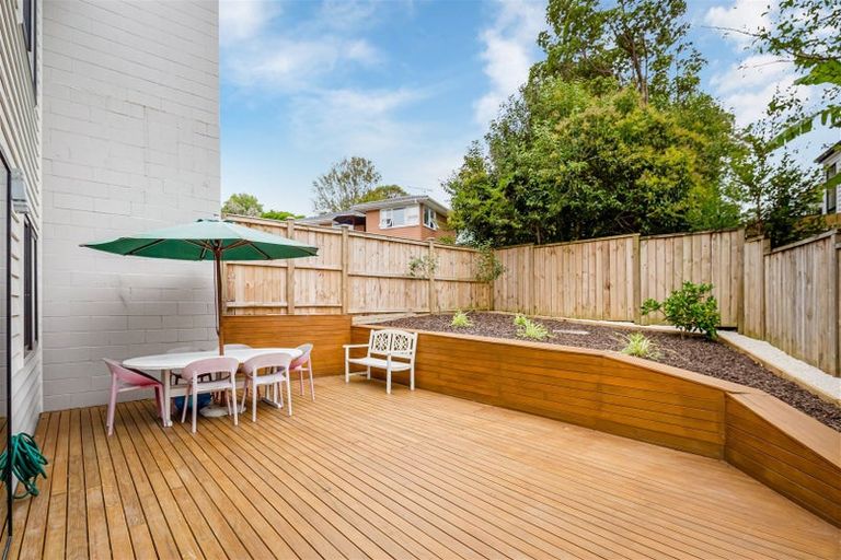 Photo of property in 7d Kerria Place, Sunnynook, Auckland, 0620