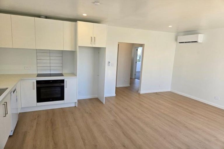 Photo of property in 2/102 Yaldhurst Road, Sockburn, Christchurch, 8042