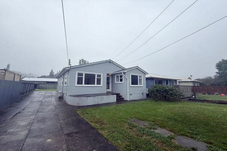 Photo of property in 6 Golf Road, Manor Park, Lower Hutt, 5019